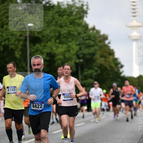 29.06.2025 - hella hamburg halbmarathon Dr. Thomas Lammeyer http://msf.ph/oto/8155796 29.06.2025 10:08:08 Kennedybrücke 1032, 1161, 1355, 1450, 2277, 2683, 2979, 3488, 4095, 4488, 4951, 5058, 5363, 5613, 6142, 7485, 8177, 8421, 8422, 8423, 8469, 8484, 9526, 9899, 10389 meine-sportfotos.de