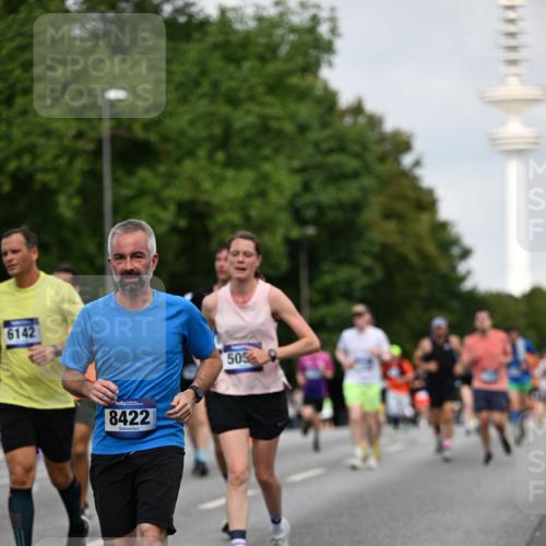 29.06.2025 - hella hamburg halbmarathon Dr. Thomas Lammeyer http://msf.ph/oto/8155812 29.06.2025 10:08:08 Kennedybrücke 1032, 1161, 1355, 1450, 2277, 2683, 2979, 3488, 4095, 4488, 4951, 5058, 5363, 5613, 6142, 7485, 8177, 8421, 8422, 8423, 8469, 8484, 9526, 9899, 10389 meine-sportfotos.de