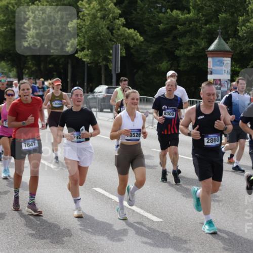 29.06.2025 - hella hamburg halbmarathon Jannik Wohlers http://msf.ph/oto/8155831 29.06.2025 10:16:57 Lombardsbrücke 1083, 1356, 1477, 2305, 2860, 3464, 3466, 3802, 3803, 4194, 4852, 5023, 5390, 5930, 6126, 6128, 6520, 6522, 7011, 7291, 7410, 7445, 7566, 7647, 7844, 7945, 8210, 8253, 8309, 8351, 8433, 8558, 8895, 9152, 9259, 10377, 10460, 10592, 11102, 12042, 12100, 12166, 14199, 14208, 14209, 14648, 14950, 15293, 15465, 16555, 16817, 17058, 17628, 17717, 17927, 17984, 18039, 18060, 18108, 18344, 18469, 18526, 18571 meine-sportfotos.de
