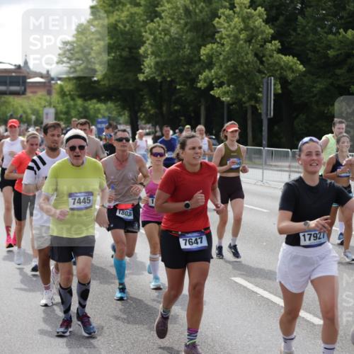 29.06.2025 - hella hamburg halbmarathon Jannik Wohlers http://msf.ph/oto/8155876 29.06.2025 10:16:58 Lombardsbrücke 1083, 1356, 1477, 2305, 2860, 3464, 3466, 3802, 3803, 4194, 4852, 5023, 5390, 6126, 6128, 6520, 6522, 7011, 7291, 7410, 7445, 7566, 7647, 7844, 7945, 8210, 8253, 8309, 8351, 8433, 8558, 8895, 9152, 9259, 10377, 10460, 10592, 11102, 12042, 12100, 12166, 14199, 14208, 14209, 14648, 14877, 14950, 15293, 15465, 16024, 16555, 16817, 17058, 17628, 17717, 17927, 18039, 18060, 18108, 18344, 18469, 18526, 18564 meine-sportfotos.de
