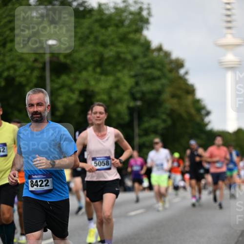 29.06.2025 - hella hamburg halbmarathon Dr. Thomas Lammeyer http://msf.ph/oto/8155881 29.06.2025 10:08:08 Kennedybrücke 1032, 1161, 1355, 1450, 2277, 2683, 2979, 3488, 4095, 4488, 4951, 5058, 5363, 5613, 6142, 7485, 8177, 8421, 8422, 8423, 8469, 8484, 9526, 9899, 10389 meine-sportfotos.de