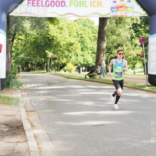 29.06.2025 - hella hamburg halbmarathon MichiJ http://msf.ph/oto/8155887 29.06.2025 10:02:47 Zwischen KM18-KM19  meine-sportfotos.de