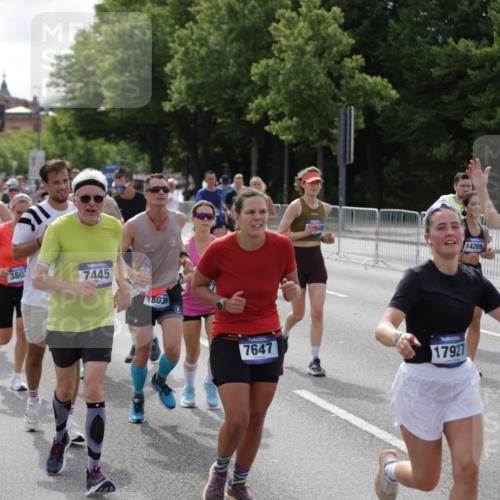 29.06.2025 - hella hamburg halbmarathon Jannik Wohlers http://msf.ph/oto/8155908 29.06.2025 10:16:58 Lombardsbrücke 1083, 1356, 1477, 2305, 2860, 3464, 3466, 3802, 3803, 4194, 4852, 5023, 5390, 6126, 6128, 6520, 6522, 7011, 7291, 7410, 7445, 7566, 7647, 7844, 7945, 8210, 8253, 8309, 8351, 8433, 8558, 8895, 9152, 9259, 10377, 10460, 10592, 11102, 12042, 12100, 12166, 14199, 14208, 14209, 14648, 14877, 14950, 15293, 15465, 16024, 16555, 16817, 17058, 17628, 17717, 17927, 18039, 18060, 18108, 18344, 18469, 18526, 18564 meine-sportfotos.de