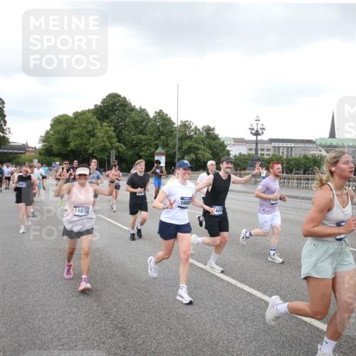 29.06.2025 - hella hamburg halbmarathon Jannik Wohlers http://msf.ph/oto/8155927 29.06.2025 10:53:50 Lombardsbrücke 1263, 1762, 1779, 1822, 2600, 2761, 3187, 3188, 3364, 3465, 3467, 4323, 4685, 4720, 4838, 5157, 5309, 5514, 5804, 5817, 6468, 6583, 6987, 6988, 7498, 7670, 7874, 7946, 8801, 8803, 8867, 9138, 9203, 10207, 11354, 11769, 11785, 11830, 12429, 12898, 12923, 13850, 14171, 14177, 14386, 14416, 14655, 14904, 15318, 15791, 16117, 16522, 16628, 16691, 16839, 16888, 17487, 17622, 18093, 18431, 18904 meine-sportfotos.de