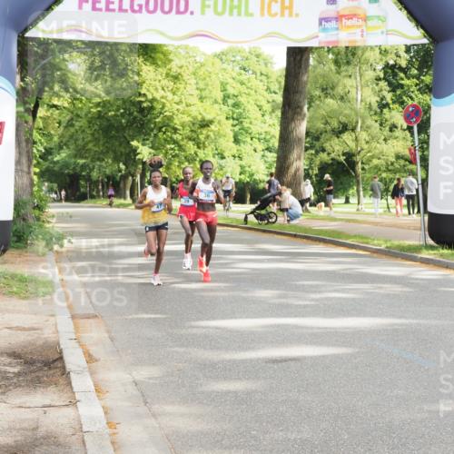 29.06.2025 - hella hamburg halbmarathon MichiJ http://msf.ph/oto/8155929 29.06.2025 10:03:34 Zwischen KM18-KM19  meine-sportfotos.de