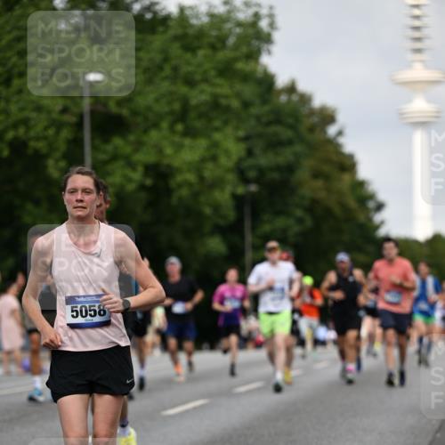 29.06.2025 - hella hamburg halbmarathon Dr. Thomas Lammeyer http://msf.ph/oto/8155935 29.06.2025 10:08:09 Kennedybrücke 1032, 1161, 1355, 1450, 2277, 2683, 2979, 3488, 4095, 4488, 4951, 5058, 5363, 5613, 6142, 7485, 8177, 8421, 8422, 8423, 8469, 8484, 9526, 9899, 10389 meine-sportfotos.de