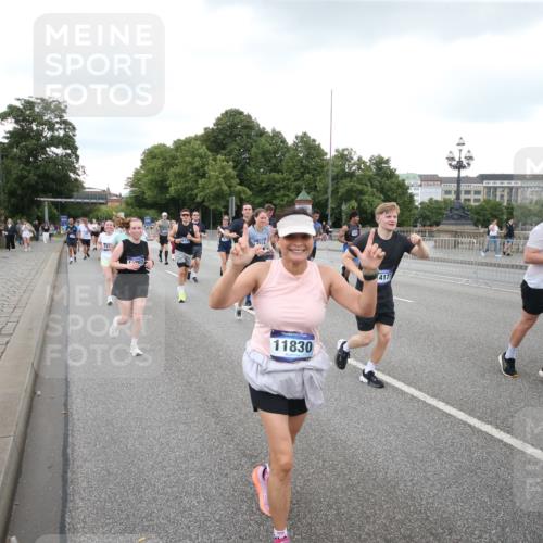 29.06.2025 - hella hamburg halbmarathon Jannik Wohlers http://msf.ph/oto/8156010 29.06.2025 10:53:51 Lombardsbrücke 1263, 1762, 1779, 1822, 2600, 2761, 3187, 3188, 3364, 3465, 4323, 4685, 4720, 4838, 5157, 5309, 5514, 5804, 5817, 6468, 6583, 6987, 6988, 7498, 7670, 7874, 7946, 8801, 8803, 8867, 9130, 9138, 9203, 10207, 11354, 11769, 11785, 11830, 12429, 12898, 12923, 13850, 14171, 14177, 14386, 14416, 14655, 14904, 15318, 16117, 16522, 16628, 16691, 16839, 16888, 17487, 17622, 18093, 18431, 18904 meine-sportfotos.de