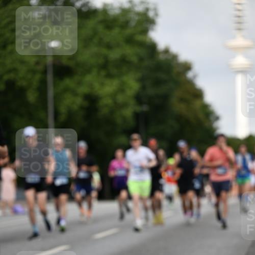 29.06.2025 - hella hamburg halbmarathon Dr. Thomas Lammeyer http://msf.ph/oto/8156054 29.06.2025 10:08:10 Kennedybrücke 1032, 1161, 1355, 1450, 2277, 2683, 2979, 3488, 4095, 4488, 4951, 5058, 5363, 6142, 6706, 7485, 8177, 8421, 8422, 8423, 8469, 8484, 9526, 9899, 10389 meine-sportfotos.de