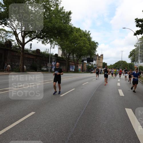 29.06.2025 - hella hamburg halbmarathon Yannick Fuchs http://msf.ph/oto/8156059 29.06.2025 10:38:12 20KM 3116, 3124, 3146, 3437, 4425, 4981, 5506, 5692, 6495, 6705, 6991, 7093, 7185, 7451, 8063, 8145, 8218, 8900, 9043, 9081, 9931, 10246, 10669, 11153, 11346, 11648, 11778, 11848, 12327, 12438, 12623, 12657, 13348, 13421, 13897, 13996, 14690, 14861, 15383, 15512, 15932, 16062, 16105, 16224, 16301, 16547, 16549, 16648, 16720, 17376, 17516, 17912, 18678, 18775, 18942, 19090 meine-sportfotos.de