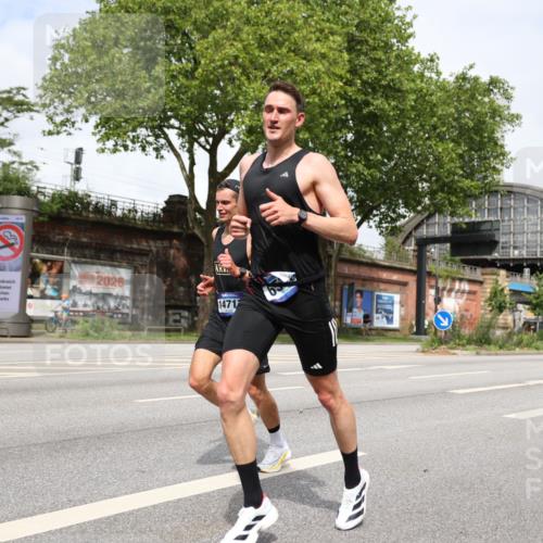29.06.2025 - hella hamburg halbmarathon Yannick Fuchs http://msf.ph/oto/8156060 29.06.2025 10:16:35 20KM 6530, 14717, 14766, 14933, 16120, 16988, 17402 meine-sportfotos.de