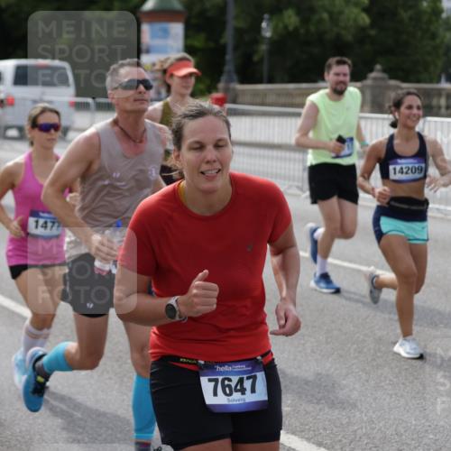 29.06.2025 - hella hamburg halbmarathon Jannik Wohlers http://msf.ph/oto/8156065 29.06.2025 10:17:00 Lombardsbrücke 1083, 1204, 1477, 2305, 2860, 3464, 3466, 3802, 3803, 4194, 4852, 5023, 6126, 6128, 6520, 6522, 6786, 7011, 7291, 7410, 7445, 7566, 7647, 7844, 7945, 8210, 8253, 8309, 8351, 8433, 8895, 9152, 9259, 10377, 10460, 10592, 10620, 10677, 11102, 12042, 12166, 12668, 14199, 14208, 14209, 14307, 14648, 14877, 14950, 15293, 15465, 16024, 16555, 17058, 17628, 17717, 17927, 18039, 18060, 18108, 18344, 18469, 18526, 18564 meine-sportfotos.de