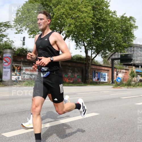 29.06.2025 - hella hamburg halbmarathon Yannick Fuchs http://msf.ph/oto/8156070 29.06.2025 10:16:35 20KM 6530, 14717, 14766, 14933, 16120, 16988, 17402 meine-sportfotos.de