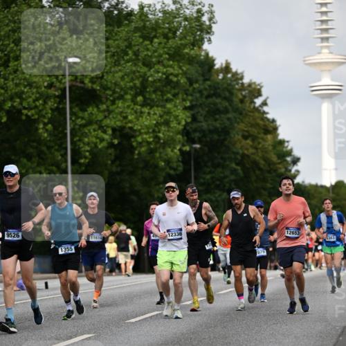 29.06.2025 - hella hamburg halbmarathon Dr. Thomas Lammeyer http://msf.ph/oto/8156073 29.06.2025 10:08:11 Kennedybrücke 1032, 1161, 1355, 1367, 1450, 2277, 2683, 2979, 3488, 4095, 4488, 4951, 5058, 5363, 6142, 6706, 7485, 8177, 8421, 8422, 8423, 8469, 8484, 9526, 9899 meine-sportfotos.de