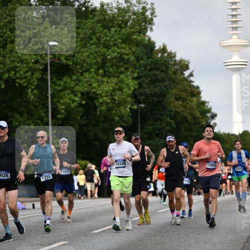 29.06.2025 - hella hamburg halbmarathon Dr. Thomas Lammeyer http://msf.ph/oto/8156087 29.06.2025 10:08:11 Kennedybrücke 1032, 1161, 1355, 1367, 1450, 2277, 2683, 2979, 3488, 4095, 4488, 4951, 5058, 5363, 6142, 6706, 7485, 8177, 8421, 8422, 8423, 8469, 8484, 9526, 9899 meine-sportfotos.de