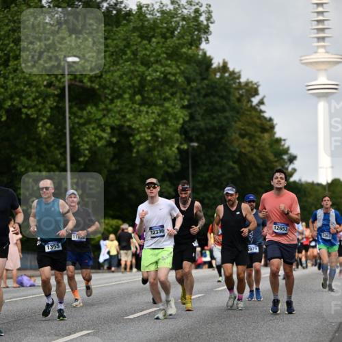 29.06.2025 - hella hamburg halbmarathon Dr. Thomas Lammeyer http://msf.ph/oto/8156104 29.06.2025 10:08:11 Kennedybrücke 1032, 1161, 1355, 1367, 1450, 2277, 2683, 2979, 3488, 4095, 4488, 4951, 5058, 5363, 6142, 6706, 7485, 8177, 8421, 8422, 8423, 8469, 8484, 9526, 9899 meine-sportfotos.de