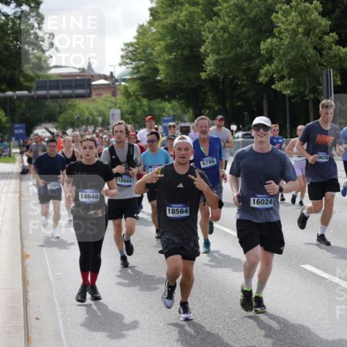 29.06.2025 - hella hamburg halbmarathon Jannik Wohlers http://msf.ph/oto/8156129 29.06.2025 10:17:06 Lombardsbrücke 1204, 1477, 2259, 2305, 2860, 3802, 3803, 4194, 4218, 4852, 6254, 6336, 6352, 6520, 6786, 7011, 7258, 7291, 7410, 7413, 7445, 7566, 7844, 8210, 8309, 8351, 8433, 8895, 9848, 10377, 10620, 10677, 11372, 11707, 12031, 12668, 14194, 14199, 14208, 14209, 14307, 14648, 14877, 15293, 16024, 16555, 17083, 17628, 17717, 17927, 18039, 18060, 18344, 18469, 18526, 18564, 19029 meine-sportfotos.de