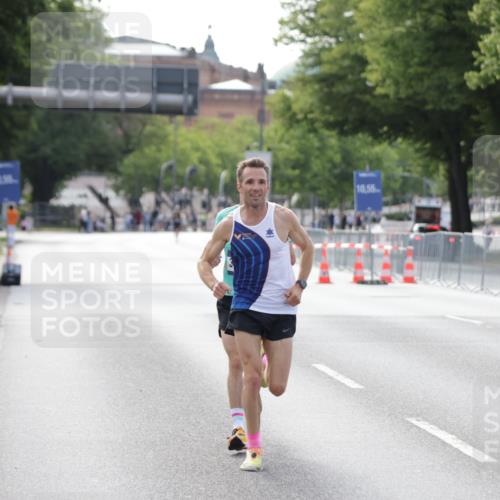 29.06.2025 - hella hamburg halbmarathon Jannik Wohlers http://msf.ph/oto/8156173 29.06.2025 09:37:26 Lombardsbrücke 45, 50, 3944, 12673 meine-sportfotos.de