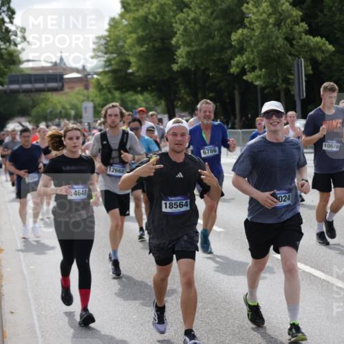 29.06.2025 - hella hamburg halbmarathon Jannik Wohlers http://msf.ph/oto/8156193 29.06.2025 10:17:06 Lombardsbrücke 1204, 1477, 2259, 2305, 2860, 3802, 3803, 4194, 4218, 4852, 6254, 6336, 6352, 6520, 6786, 7011, 7258, 7291, 7410, 7413, 7445, 7566, 7844, 8210, 8309, 8351, 8433, 8895, 9848, 10377, 10620, 10677, 11372, 11707, 12031, 12668, 14194, 14199, 14208, 14209, 14307, 14648, 14877, 15293, 16024, 16555, 17083, 17628, 17717, 17927, 18039, 18060, 18344, 18469, 18526, 18564, 19029 meine-sportfotos.de