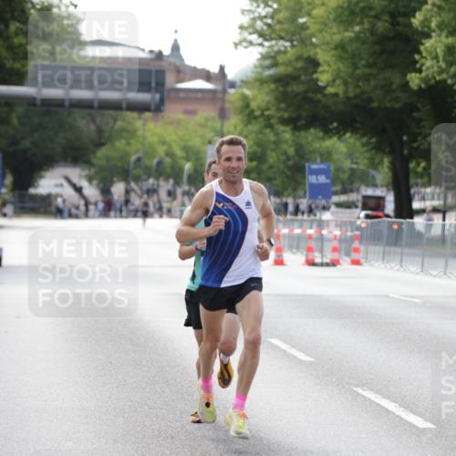 29.06.2025 - hella hamburg halbmarathon Jannik Wohlers http://msf.ph/oto/8156221 29.06.2025 09:37:26 Lombardsbrücke 45, 50, 3944, 12673 meine-sportfotos.de