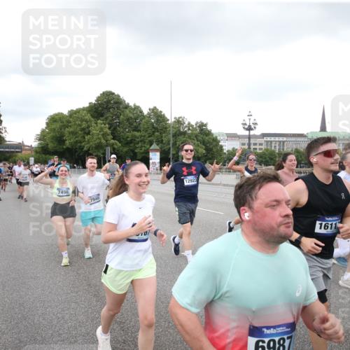 29.06.2025 - hella hamburg halbmarathon Jannik Wohlers http://msf.ph/oto/8156263 29.06.2025 10:53:54 Lombardsbrücke 1762, 1779, 1822, 1949, 2600, 2761, 3187, 3188, 3364, 3857, 4323, 4685, 4720, 5157, 5309, 5514, 5804, 5817, 5933, 6468, 6987, 6988, 7498, 7670, 7874, 7946, 8801, 8803, 8867, 9130, 9203, 10207, 11354, 11785, 11830, 12429, 12898, 12923, 13035, 13850, 14177, 14386, 14416, 14655, 14904, 15318, 16117, 16522, 16628, 16691, 16839, 16888, 18093, 18431 meine-sportfotos.de