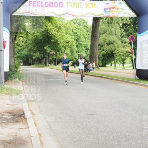 29.06.2025 - hella hamburg halbmarathon MichiJ http://msf.ph/oto/8156272 29.06.2025 10:05:04 Zwischen KM18-KM19  meine-sportfotos.de