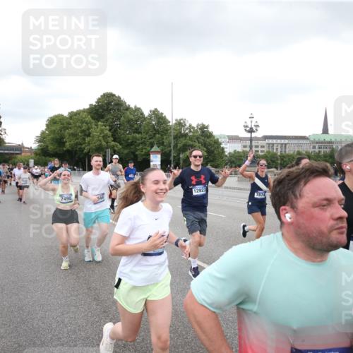 29.06.2025 - hella hamburg halbmarathon Jannik Wohlers http://msf.ph/oto/8156283 29.06.2025 10:53:54 Lombardsbrücke 1762, 1779, 1822, 1949, 2600, 2761, 3187, 3188, 3364, 3857, 4323, 4685, 4720, 5157, 5309, 5514, 5804, 5817, 5933, 6468, 6987, 6988, 7498, 7670, 7874, 7946, 8801, 8803, 8867, 9130, 9203, 10207, 11354, 11785, 11830, 12429, 12898, 12923, 13035, 13850, 14177, 14386, 14416, 14655, 14904, 15318, 16117, 16522, 16628, 16691, 16839, 16888, 18093, 18431 meine-sportfotos.de
