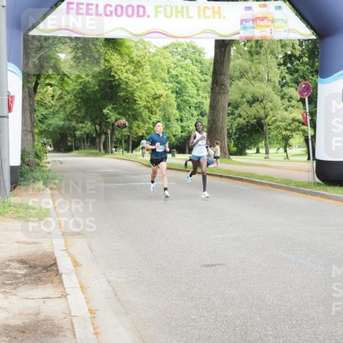 29.06.2025 - hella hamburg halbmarathon MichiJ http://msf.ph/oto/8156286 29.06.2025 10:05:04 Zwischen KM18-KM19  meine-sportfotos.de