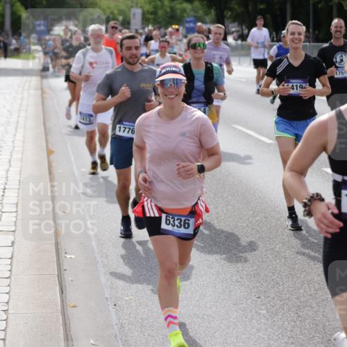 29.06.2025 - hella hamburg halbmarathon Jannik Wohlers http://msf.ph/oto/8156295 29.06.2025 10:17:12 Lombardsbrücke 1015, 1204, 1274, 1458, 1749, 1795, 2094, 2259, 2305, 2548, 3292, 3802, 3803, 4194, 4218, 4852, 5002, 6254, 6336, 6352, 6520, 6786, 7011, 7258, 7291, 7413, 7566, 7844, 8144, 8309, 8351, 8895, 9848, 10620, 10677, 11372, 11707, 12031, 12668, 12683, 14194, 14208, 14209, 14307, 14648, 14877, 15978, 16024, 16555, 17083, 17542, 17628, 17717, 18060, 18469, 18564, 19029 meine-sportfotos.de