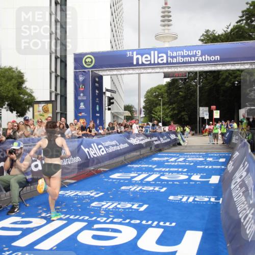 29.06.2025 - hella hamburg halbmarathon Michael Strokosch http://msf.ph/oto/8156298 29.06.2025 10:19:11 Ziel 53, 2144 meine-sportfotos.de