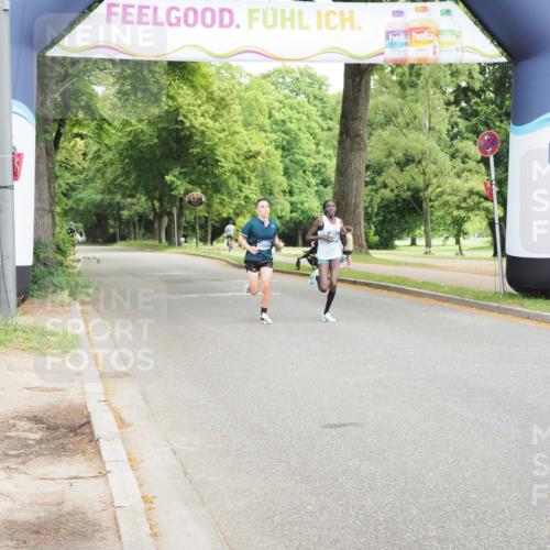 29.06.2025 - hella hamburg halbmarathon MichiJ http://msf.ph/oto/8156302 29.06.2025 10:05:04 Zwischen KM18-KM19  meine-sportfotos.de