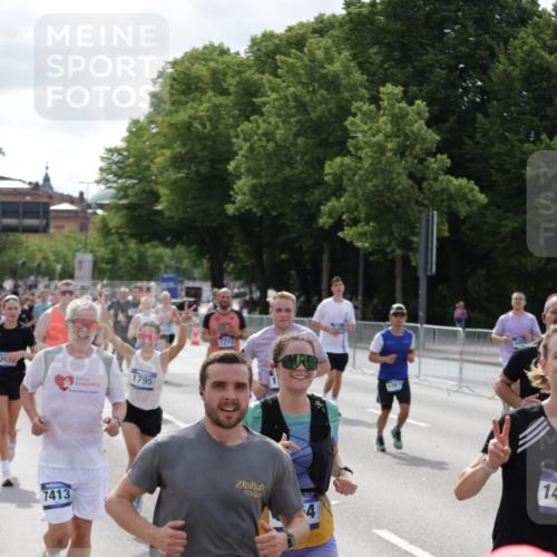 29.06.2025 - hella hamburg halbmarathon Jannik Wohlers http://msf.ph/oto/8156303 29.06.2025 10:17:13 Lombardsbrücke 1015, 1204, 1274, 1458, 1749, 1795, 2094, 2259, 2305, 2548, 3292, 4194, 4218, 4852, 5002, 6254, 6336, 6352, 6786, 7011, 7258, 7291, 7413, 7566, 7844, 8144, 8351, 8895, 9400, 9848, 10620, 10677, 11372, 11707, 12031, 12668, 12683, 14194, 14209, 14307, 14648, 14877, 15978, 16024, 16555, 17083, 17542, 17616, 17628, 17717, 18469, 18564, 19029 meine-sportfotos.de