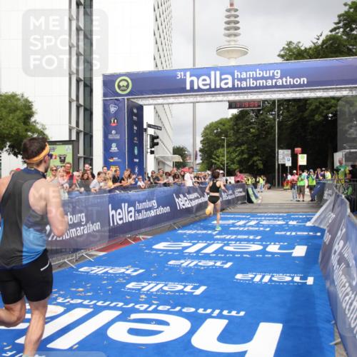 29.06.2025 - hella hamburg halbmarathon Michael Strokosch http://msf.ph/oto/8156337 29.06.2025 10:19:12 Ziel 53, 2144 meine-sportfotos.de