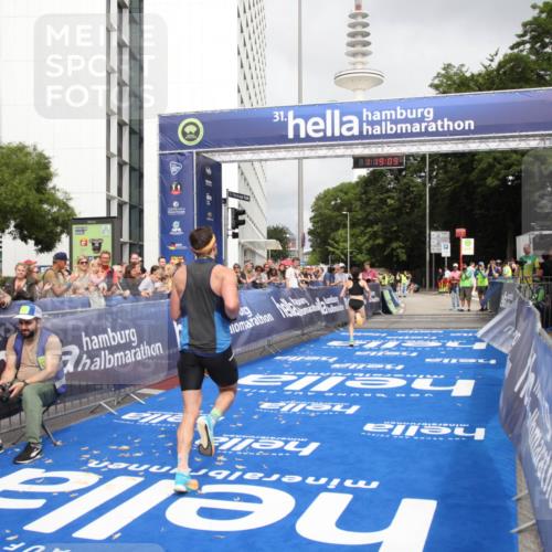 29.06.2025 - hella hamburg halbmarathon Michael Strokosch http://msf.ph/oto/8156343 29.06.2025 10:19:13 Ziel 53, 2144 meine-sportfotos.de