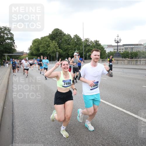 29.06.2025 - hella hamburg halbmarathon Jannik Wohlers http://msf.ph/oto/8156351 29.06.2025 10:53:55 Lombardsbrücke 1762, 1779, 1822, 1949, 2600, 2761, 3187, 3188, 3364, 3795, 3857, 4720, 4971, 5157, 5309, 5514, 5817, 5933, 6987, 7498, 7670, 7874, 7946, 8801, 8803, 8867, 9130, 9203, 10207, 11354, 11785, 11830, 12429, 12898, 12923, 13035, 13850, 14177, 14386, 14416, 14655, 14904, 15318, 15674, 16117, 16522, 16628, 16691, 16839, 16888, 18093, 18431 meine-sportfotos.de