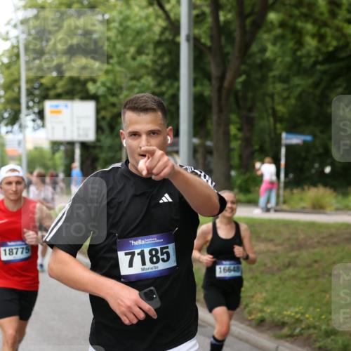 29.06.2025 - hella hamburg halbmarathon Yannick Fuchs http://msf.ph/oto/8156366 29.06.2025 10:38:18 20KM 1415, 1558, 2816, 3146, 3437, 3907, 4425, 4981, 5506, 5624, 5692, 6490, 6705, 6991, 7005, 7093, 7185, 7451, 8063, 8145, 8218, 8900, 9043, 9081, 9374, 9633, 9931, 10246, 10669, 10930, 11153, 11346, 11648, 11848, 12327, 12438, 12966, 13348, 13421, 13897, 13996, 14690, 14861, 15383, 15512, 15862, 15932, 16062, 16105, 16224, 16301, 16547, 16549, 16648, 16720, 17251, 17376, 17516, 17912, 18678, 18775, 18942, 19090 meine-sportfotos.de