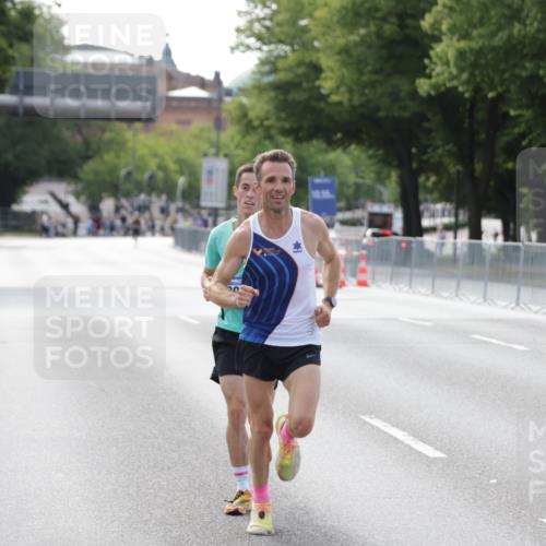 29.06.2025 - hella hamburg halbmarathon Jannik Wohlers http://msf.ph/oto/8156369 29.06.2025 09:37:27 Lombardsbrücke 45, 50, 3944, 12673 meine-sportfotos.de