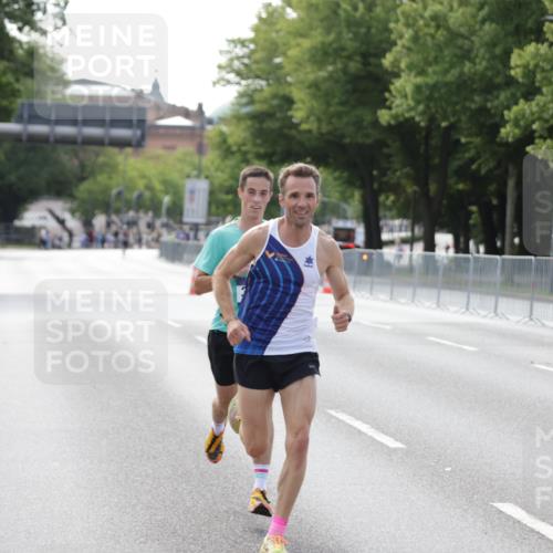 29.06.2025 - hella hamburg halbmarathon Jannik Wohlers http://msf.ph/oto/8156379 29.06.2025 09:37:27 Lombardsbrücke 45, 50, 3944, 12673 meine-sportfotos.de