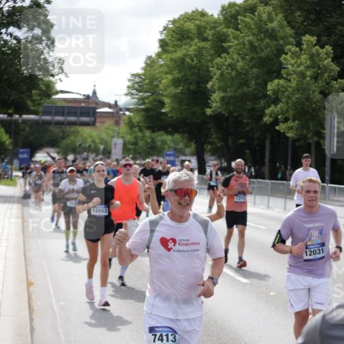 29.06.2025 - hella hamburg halbmarathon Jannik Wohlers http://msf.ph/oto/8156384 29.06.2025 10:17:14 Lombardsbrücke 1015, 1204, 1274, 1458, 1749, 1795, 2094, 2259, 2305, 2548, 3292, 4194, 4218, 4852, 5002, 6254, 6336, 6352, 6786, 7258, 7291, 7413, 7566, 7844, 8144, 8351, 8895, 9400, 9848, 10620, 10677, 11372, 11707, 12031, 12668, 12683, 14194, 14307, 14648, 14877, 15978, 16024, 16555, 17083, 17270, 17542, 17616, 17628, 17717, 18469, 18564, 19029 meine-sportfotos.de