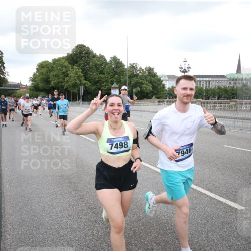 29.06.2025 - hella hamburg halbmarathon Jannik Wohlers http://msf.ph/oto/8156386 29.06.2025 10:53:55 Lombardsbrücke 1762, 1779, 1822, 1949, 2600, 2761, 3187, 3188, 3364, 3795, 3857, 4720, 4971, 5157, 5309, 5514, 5817, 5933, 6987, 7498, 7670, 7874, 7946, 8801, 8803, 8867, 9130, 9203, 10207, 11354, 11785, 11830, 12429, 12898, 12923, 13035, 13850, 14177, 14386, 14416, 14655, 14904, 15318, 15674, 16117, 16522, 16628, 16691, 16839, 16888, 18093, 18431 meine-sportfotos.de