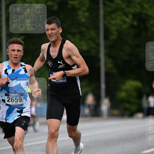29.06.2025 - hella hamburg halbmarathon Dr. Thomas Lammeyer http://msf.ph/oto/8156392 29.06.2025 09:43:02 Kennedybrücke 34, 35, 52, 53, 54, 2659, 3720, 6380, 6530, 9255, 10650 meine-sportfotos.de