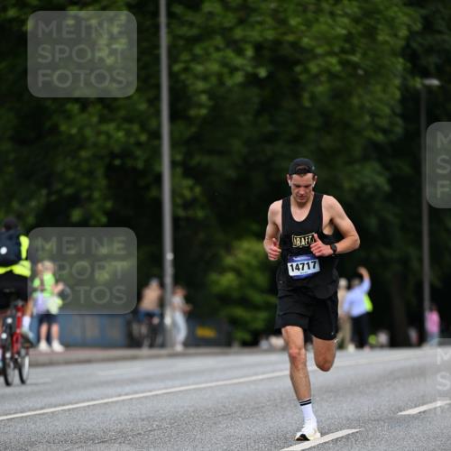 29.06.2025 - hella hamburg halbmarathon Dr. Thomas Lammeyer http://msf.ph/oto/8156409 29.06.2025 09:43:03 Kennedybrücke 34, 35, 52, 53, 54, 2659, 3720, 6380, 6530, 9255, 10650 meine-sportfotos.de