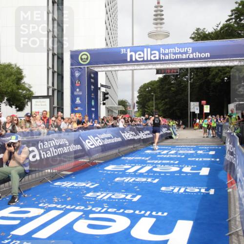 29.06.2025 - hella hamburg halbmarathon Michael Strokosch http://msf.ph/oto/8156426 29.06.2025 10:19:28 Ziel 2659, 13016 meine-sportfotos.de