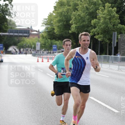 29.06.2025 - hella hamburg halbmarathon Jannik Wohlers http://msf.ph/oto/8156441 29.06.2025 09:37:28 Lombardsbrücke 45, 50, 3944, 12673 meine-sportfotos.de