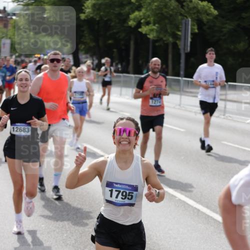29.06.2025 - hella hamburg halbmarathon Jannik Wohlers http://msf.ph/oto/8156442 29.06.2025 10:17:16 Lombardsbrücke 1015, 1204, 1274, 1458, 1749, 1795, 2094, 2259, 2305, 2548, 3138, 3292, 4194, 4218, 4852, 5002, 5611, 5733, 6254, 6336, 6352, 6786, 7258, 7291, 7413, 7566, 7844, 8144, 9400, 9798, 9848, 10620, 10677, 11156, 11372, 11707, 12031, 12668, 12683, 14194, 14307, 14420, 14648, 14877, 15978, 16024, 16038, 16555, 16576, 17083, 17270, 17542, 17616, 17628, 18469, 18564, 19029 meine-sportfotos.de