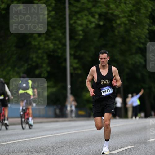 29.06.2025 - hella hamburg halbmarathon Dr. Thomas Lammeyer http://msf.ph/oto/8156455 29.06.2025 09:43:03 Kennedybrücke 34, 35, 52, 53, 54, 2659, 3720, 6380, 6530, 9255, 10650 meine-sportfotos.de