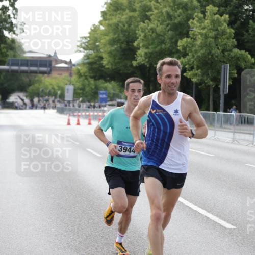 29.06.2025 - hella hamburg halbmarathon Jannik Wohlers http://msf.ph/oto/8156465 29.06.2025 09:37:28 Lombardsbrücke 45, 50, 3944, 12673 meine-sportfotos.de
