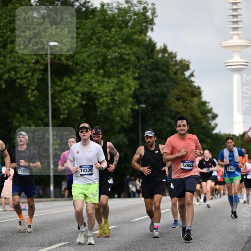 29.06.2025 - hella hamburg halbmarathon Dr. Thomas Lammeyer http://msf.ph/oto/8156501 29.06.2025 10:08:13 Kennedybrücke 1032, 1161, 1355, 1367, 1450, 2277, 2979, 3488, 4095, 4488, 4951, 5058, 5363, 6142, 6706, 7485, 8177, 8421, 8422, 8423, 8484, 9526, 9899 meine-sportfotos.de