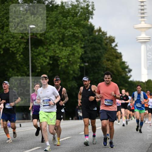 29.06.2025 - hella hamburg halbmarathon Dr. Thomas Lammeyer http://msf.ph/oto/8156511 29.06.2025 10:08:13 Kennedybrücke 1032, 1161, 1355, 1367, 1450, 2277, 2979, 3488, 4095, 4488, 4951, 5058, 5363, 6142, 6706, 7485, 8177, 8421, 8422, 8423, 8484, 9526, 9899 meine-sportfotos.de