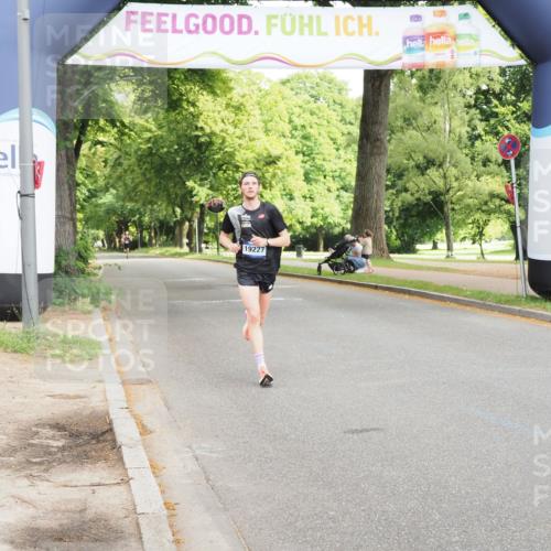 29.06.2025 - hella hamburg halbmarathon MichiJ http://msf.ph/oto/8156512 29.06.2025 10:05:33 Zwischen KM18-KM19  meine-sportfotos.de