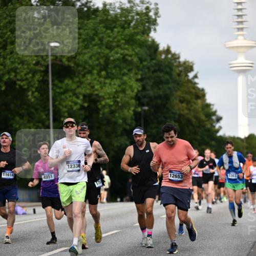 29.06.2025 - hella hamburg halbmarathon Dr. Thomas Lammeyer http://msf.ph/oto/8156521 29.06.2025 10:08:13 Kennedybrücke 1032, 1161, 1355, 1367, 1450, 2277, 2979, 3488, 4095, 4488, 4951, 5058, 5363, 6142, 6706, 7485, 8177, 8421, 8422, 8423, 8484, 9526, 9899 meine-sportfotos.de